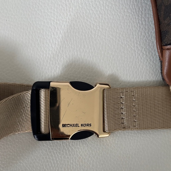 Michael Kors Monogram Waist or Belt Bag Modern Design  ( LIke New Without Tags) - Picture 11 of 11